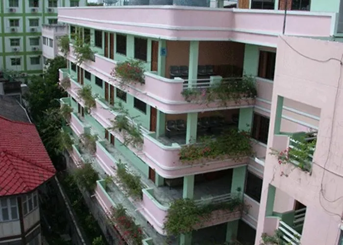 Phraarthit Mansion Hostel