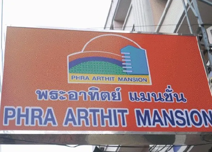 Hostel Phraarthit Mansion *