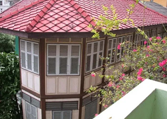 Phraarthit Mansion